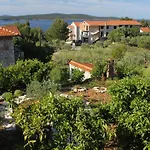 With Parking Space - Hvar - 8802 Apartmán