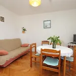With Parking Space - Hvar - 8802 Zavala